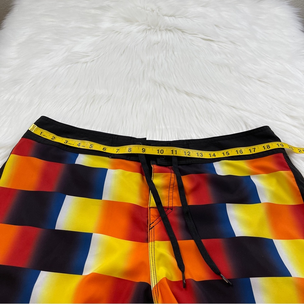 Quiksilver Checkered Board Shorts Men’s Size 36 - Picture 10 of 12